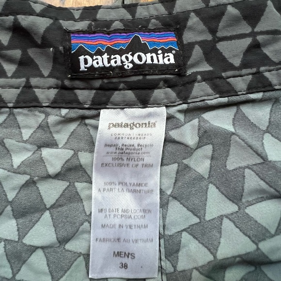 Patagonia Wavefarer Men’s 38 Board Shorts Trunks Worn Wear Geometric Pattern - Picture 4 of 11